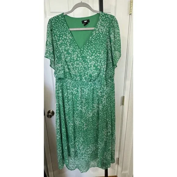 DKNY dress midi floral flutter sleeve v neck elastic waist green plus 16W DKNY dress midi floral flutter sleeve v neck elastic waist green plus 16W